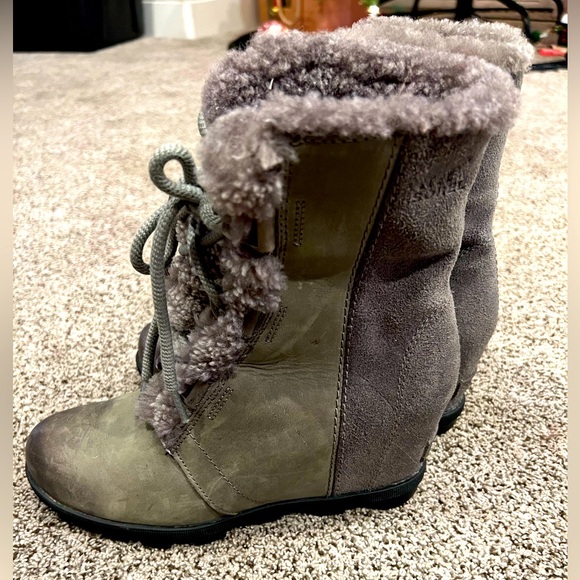 Sorel Women’s Joan of Arc Wedge Boots - Picture 2 of 4